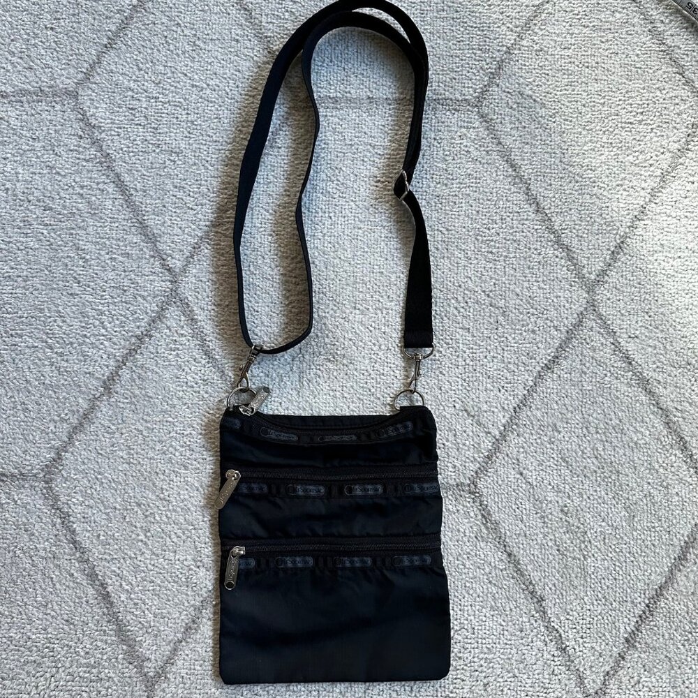 Le Sport Sac Adjustable Removable Strap Travel Nylon Bag Zippers (LIST)